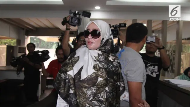 Penyidik Polda Metro Jaya telah menetapkan Firza Husein sebagai tersangka kasus pornografi berupa percakapan seks yang diduga melibatkan pemimpin FPI Rizieq Shihab. Namun polisi belum menahan Firza.