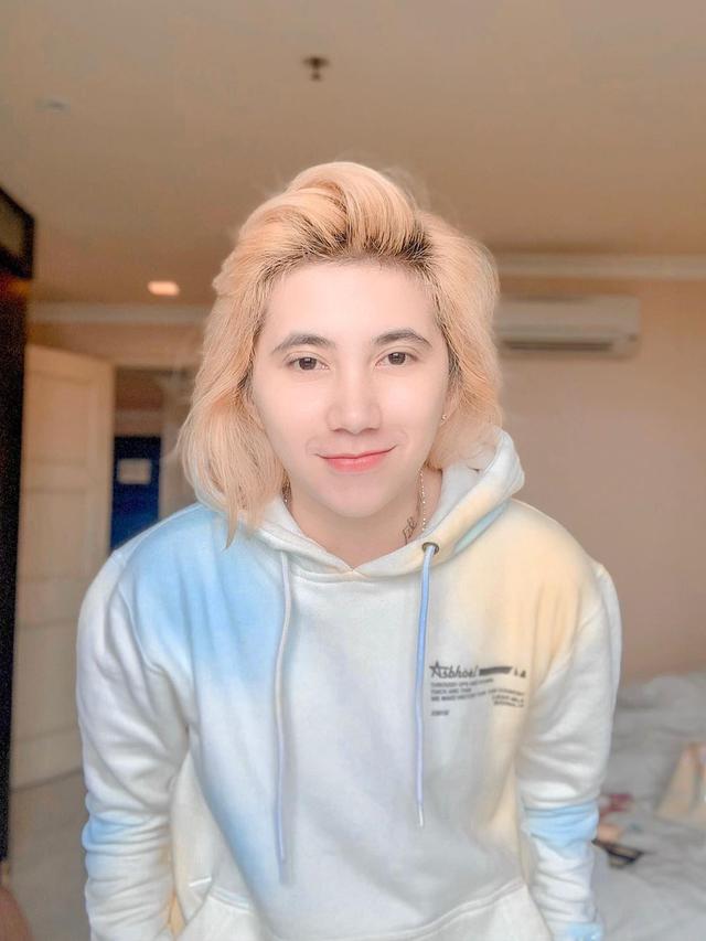 6 Potret Dera Idol dengan Berbagai Warna Rambut, Makin Terlihat Tomboi