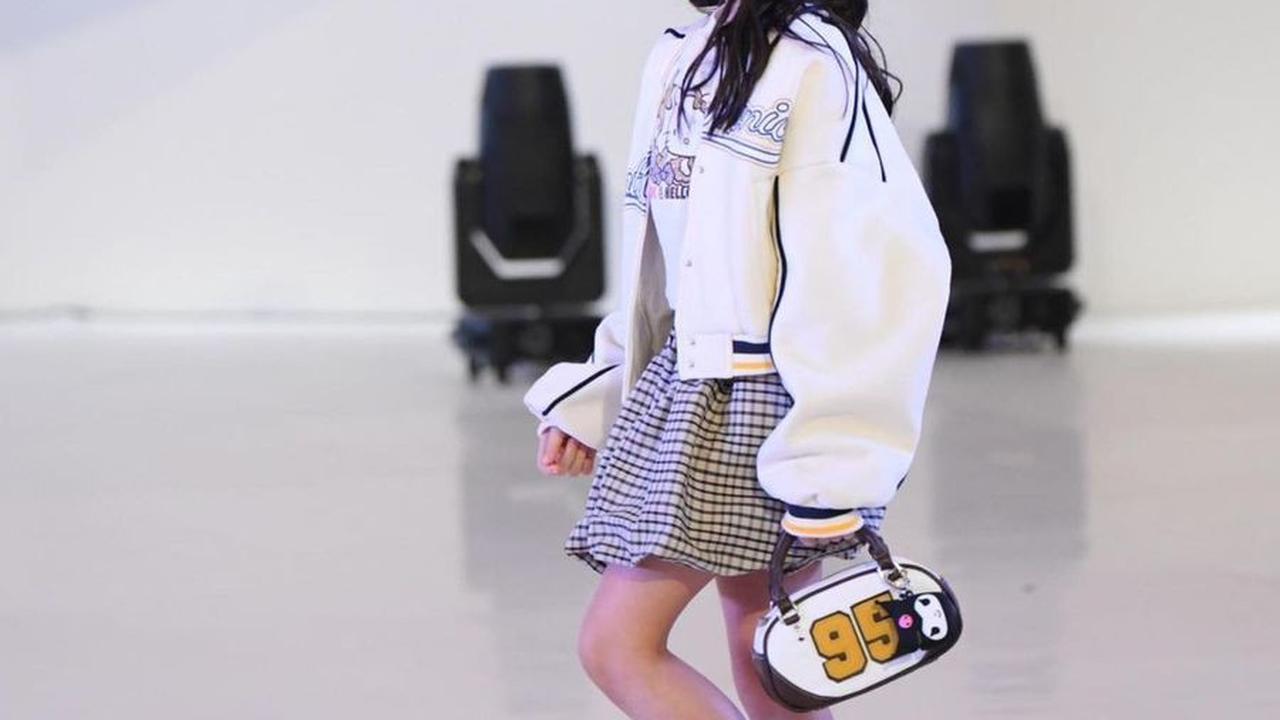 Melalui unggahan di Instagram, Gading Marten membagikan momen berharga putrinya saat catwalk di acara fashion show.