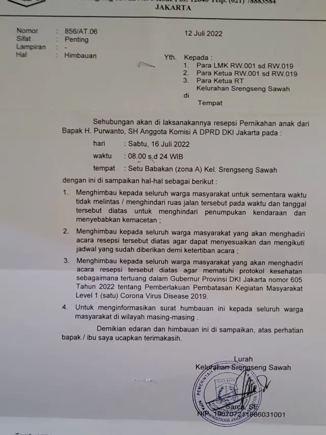 Surat Imbauan Kelurahan Srengseng Sawah yang meminta warga hindari akses jalan di Setu babakan karena pernikaha anak Anggota DPRD DKI Jakarta.