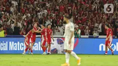 Pemain timnas Indonesia, Ole Romeny (kedua kiri) melakukan selebrasi usai mencetak goal ke gawang Bahrain dalam pertandingan kedelapan Grup C putaran ketiga kualifikasi Piala Dunia 2026 zona Asia di Stadion Utama Gelora Bung Karno, Selasa (25/3/2025). (Liputan6.com/Angga Yuniar)
