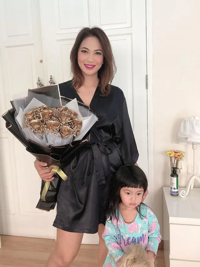 Jarang Tampil di Layar Kaca, Ini 7 Potret Terbaru Kinaryosih