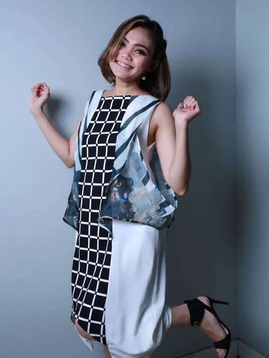 "Hai sekarang aku lagi ada di klinik kecantikan bersama dokter Priskilla. Aku mau treatment, cobain tanam benang," ujar Rina Nose dalam video yang diunggahnya ke Instagram 24 November silam. (Galih W Satria/dok. Bintang.com)