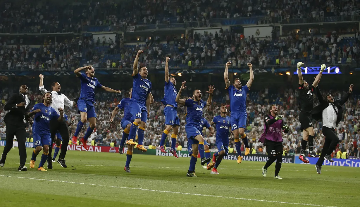 Pemain Juventus merayakan keberhasilan melaju ke final Liga Champions. (AP/Andres Kudacki)