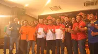 Deklarasi slogan ''Berani Kalah Berani Menang'' berkumandang di Hotel Diamond, Solo, Jumat (11/12/2015) malam.  (Bola.com/Romi Syahputra)
