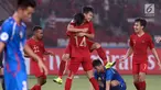 Pemain Timnas Indonesia U-19 merayakan gol yang dicetak Witan Sulaeman ke gawang Chinnese Taipei saat laga penyisihan Grup A Piala AFC U-19 2018 di Stadion GBK, Jakarta, Kamis (18/10). Indonesia unggul 3-1. (Liputan6.com/Helmi Fithriansyah)