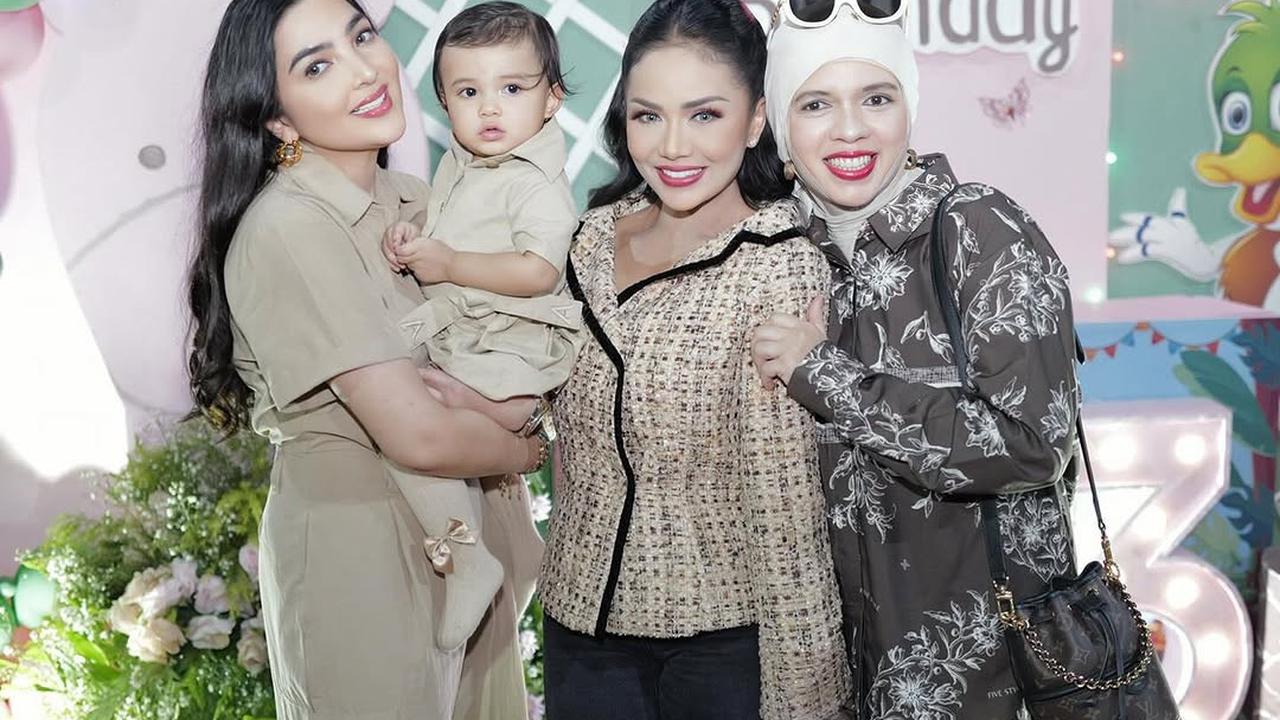 Momen Bahagia Aurel Hermansyah Bersama Ibu Kandung, Sambung dan Mertua dalam Satu Frame di Ulang Tahun Ameena