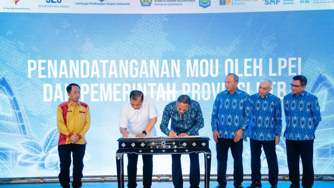 Penandatanganan nota kesepahaman (MoU) dalam Program TJSL Sinergi SMV Kementerian Keuangan 2026 untuk mendorong pemberdayaan ekosistem agroindustri komoditas kemiri di Nusa Tenggara Barat, Kamis (24/9/2026).