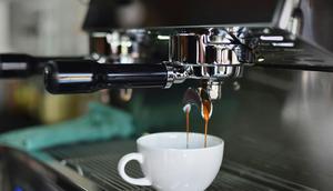 Ilustrasi penggunaan mesin kopi. ©Chevanon Photography/Pexels.com.