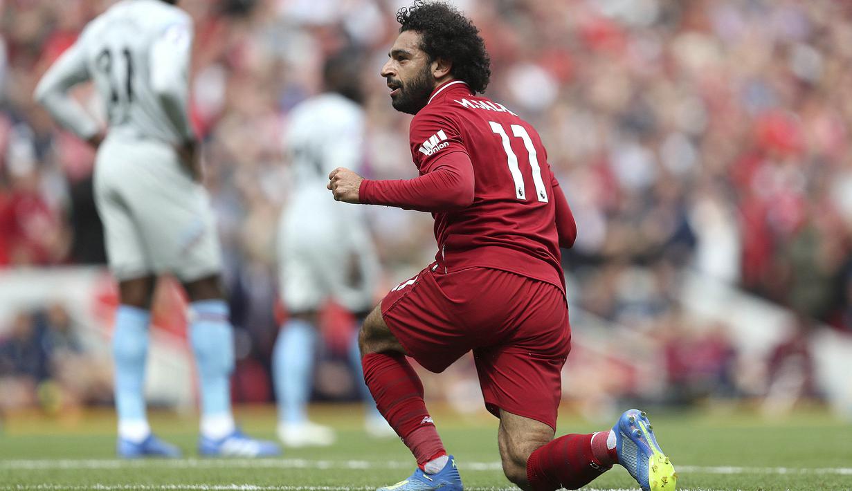 Penyerang Liverpool, Mohamed Salah, melakukan selebrasi usai mencetak gol ke gawang West Ham pada laga Premier League di Stadion Anfield, Minggu (12/8/2018). Liverpool menang 4-0 atas West Ham. (AP/David Davies)