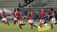 Pemain Indonesia merayakan gol yang dicetak Boaz Solossa ke gawang Thailand pada laga Piala AFF 2016 di Philippine Sports Stadium, Filipina, Sabtu (19/11/2016). Indonesia kalah 2-4 dari Thailand. (Bola.com/Nicklas Hanoatubun)