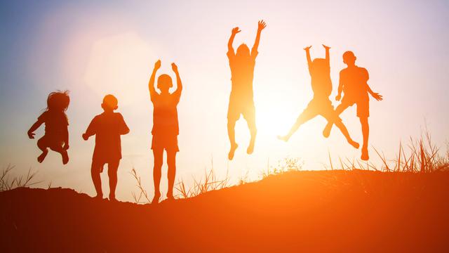 Ilustrasi anak-anak bahagia dan tidak takut dengan tragedi bom (iStock)