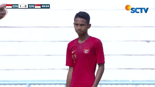 Berita video momen free kick indah pemain Timnas Indonesia U-15, Mochamad Faizal Shaifullah, saat menghadapi Singapura di Piala AFF U-15 2019, Senin (29/7/2019).
