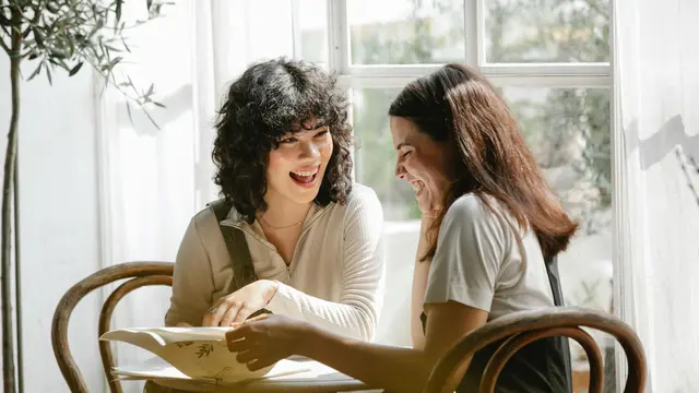 7 Tips Membangun Koneksi Pertemanan Agar Lebih Akrab dan Bermakna