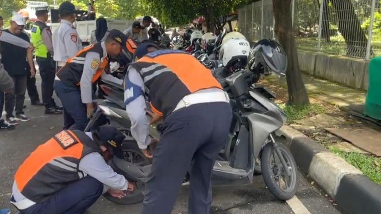 Penertiban Parkir Liar Jakarta Barat: Puluhan Motor Ditindak di Puri Kembangan