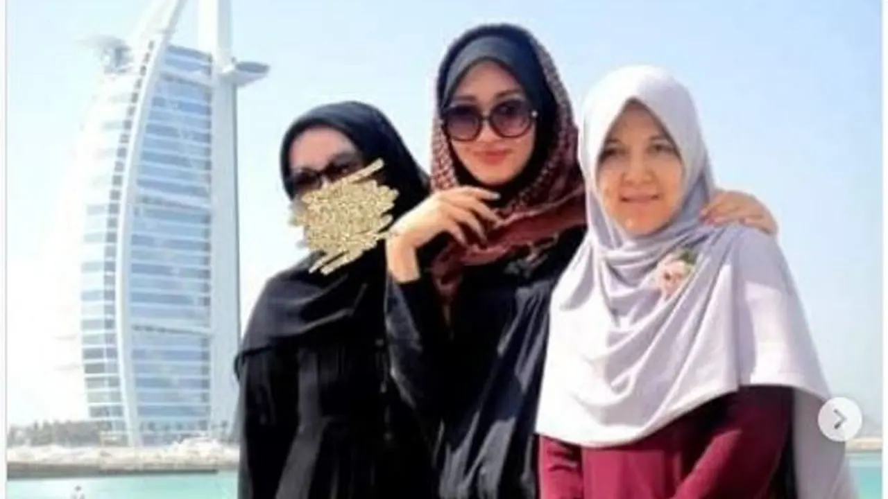 Desainer Busana Muslim Senior Anne Rufaidah