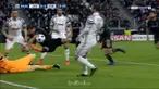 Berita video bek Porto, Maxi Pereira, melakukan penyelamatan seperti kiper dan pelanggaran handball. This video presented by BallBall.