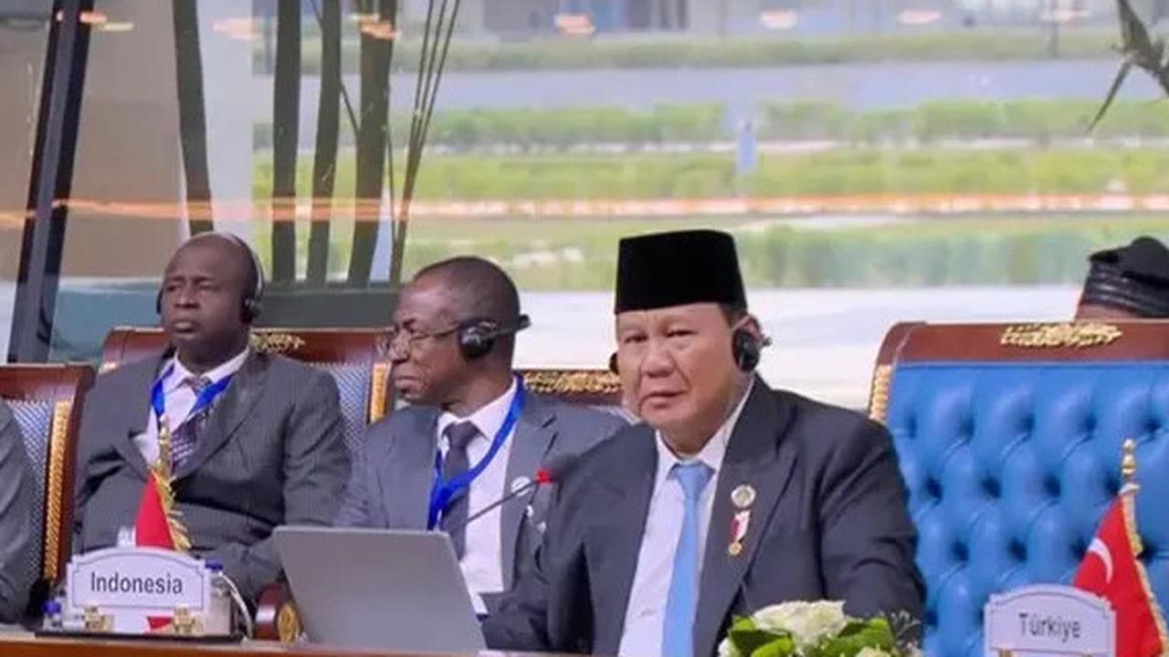 VIDEO: Reaksi Prabowo Melirik saat Erdogan 'Walk Out' sampai Bangkunya Kena Senggol di KTT D8