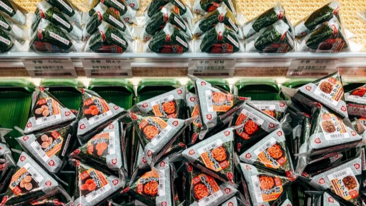 1.<i> Onigiri</i> (Nasi Kepal)