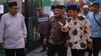 Walikota Depok, KH Mohammad Idris (tengah) dan Ketua Yayasan Ar Royyan Kalimulya, Ustadz Rafi Muzzani (kanan) saat menghadiri acara milad ke-5 Ar Royyan. (Dok. Ar Royyan)