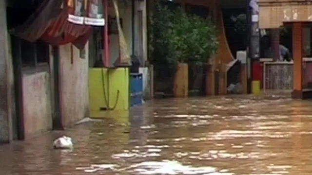 [VIDEO] Banjir Cipinang Melayu Setinggi 1 Meter Lebih