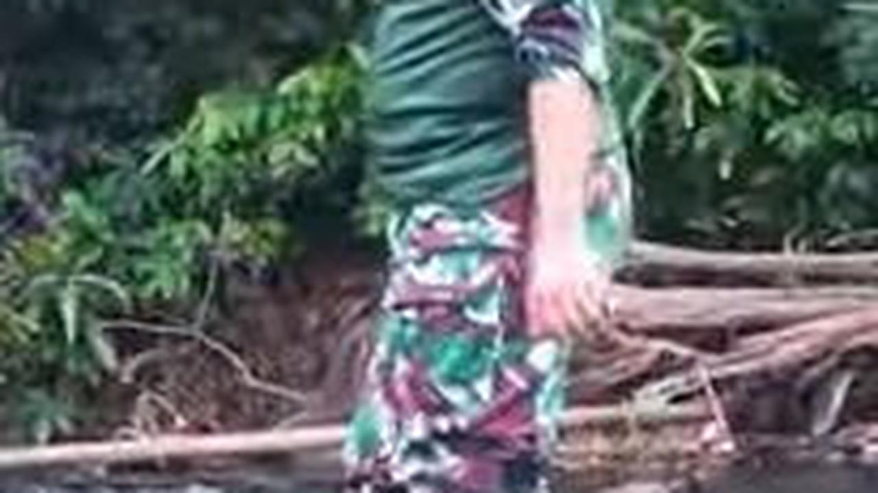 "Aduh enak banget ini seger seger," kata perekam video.