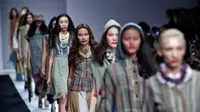 Kali ini LEKAT hadir ditengah tengah pesatnya industry Fashion dengan membawa ciri tersendiri dan warna Indonesia.