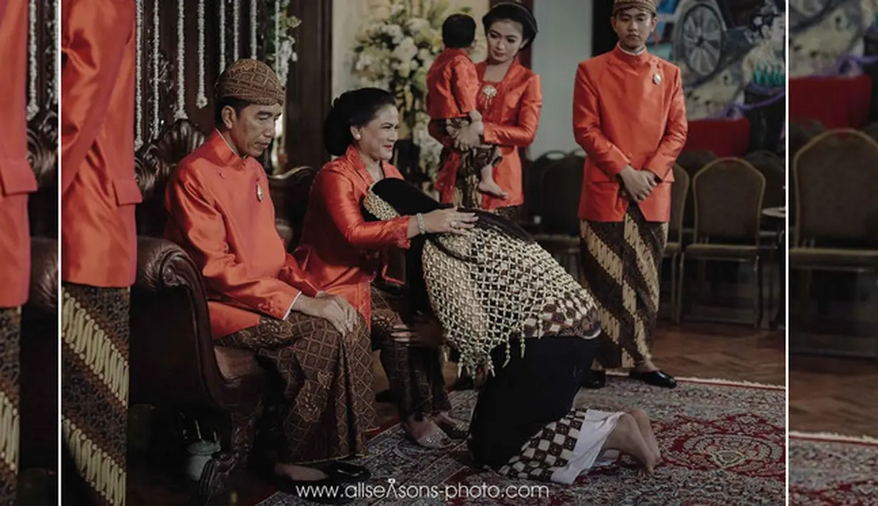 Dalam foto Kahiyang Ayu atau biasa disapa Ayang sedang melakukan sungkem pada kedua orangtuanya. Acara dilakukan jelang siraman. Sungkem meminta doa dan restu orangtua untuk membina rumah tangga dengan suami pilihannya. (Instagram/thebridebestfriend)