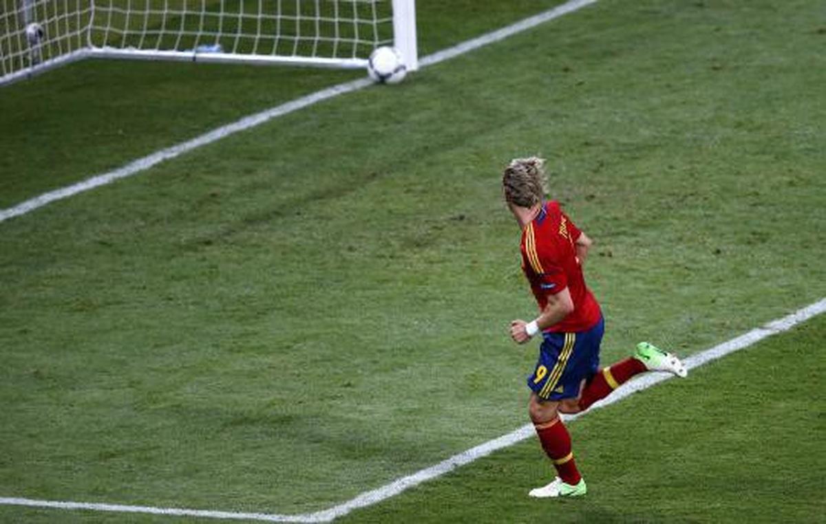 Bantai Italia, Spanyol pertahankan juara Eropa
