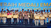 Kapolri Jenderal Listyo Sigit Prabowo memberikan apresiasi kepada seluruh atlet Polri yang meraih prestasi di SEA Games 2025 Thailand. (Bola.com/Dok.Istimewa).