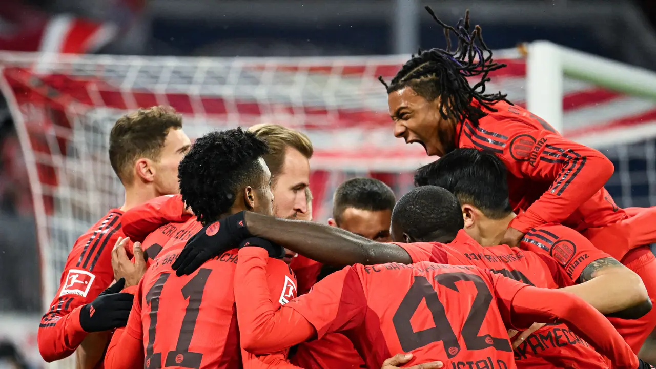 Foto: Bayern Munchen Ngamuk, Harry Kane Borong 3 Gol