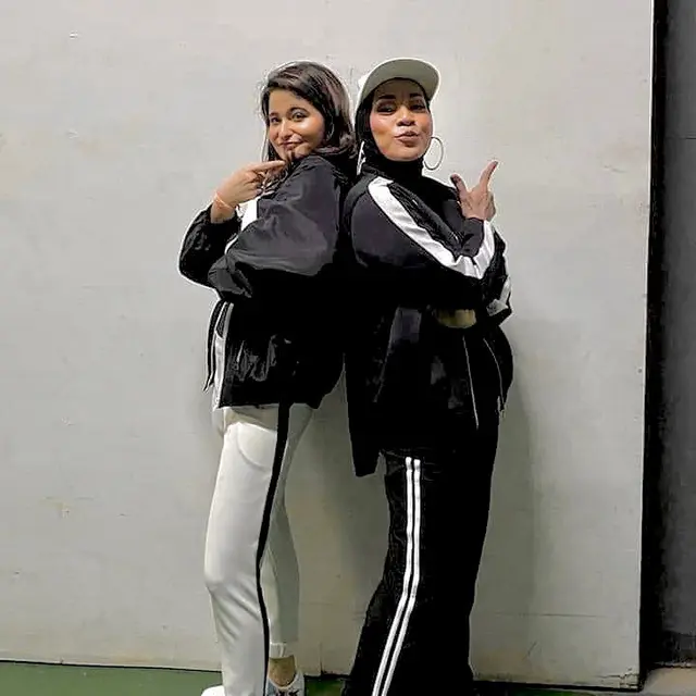 Sonia J dan Imaniar (https://www.instagram.com/p/CEmSjPhgxiA/)