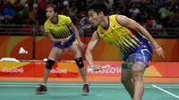 Ganda campuran Malaysia, Chan Peng Soon/Goh Liu Ying, bakal meladeni pasangan Indonesia, Tontowi Ahmad/Liliyana Natsir, pada partai final di Olimpiade Rio 2016, Rabu (17/8/2016). (EPA/Esteban Biba)