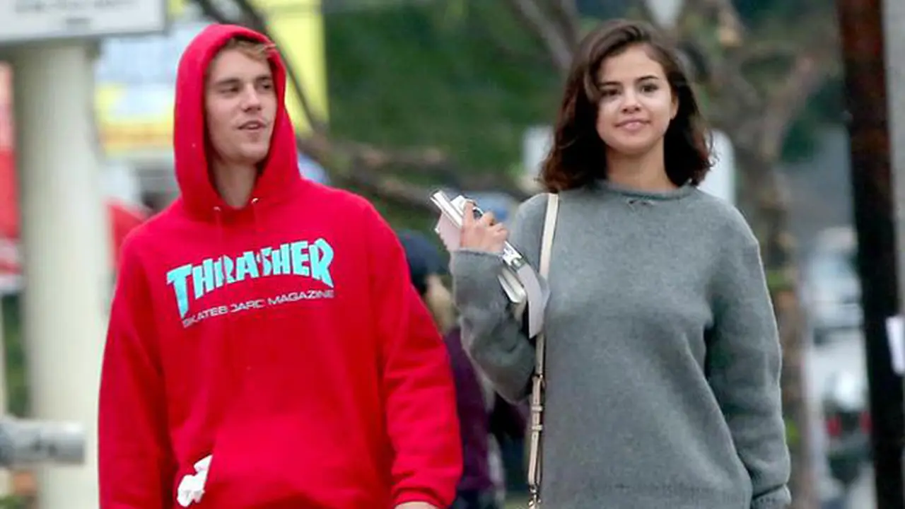 [Bintang] Justin Bieber-Selena Gomez