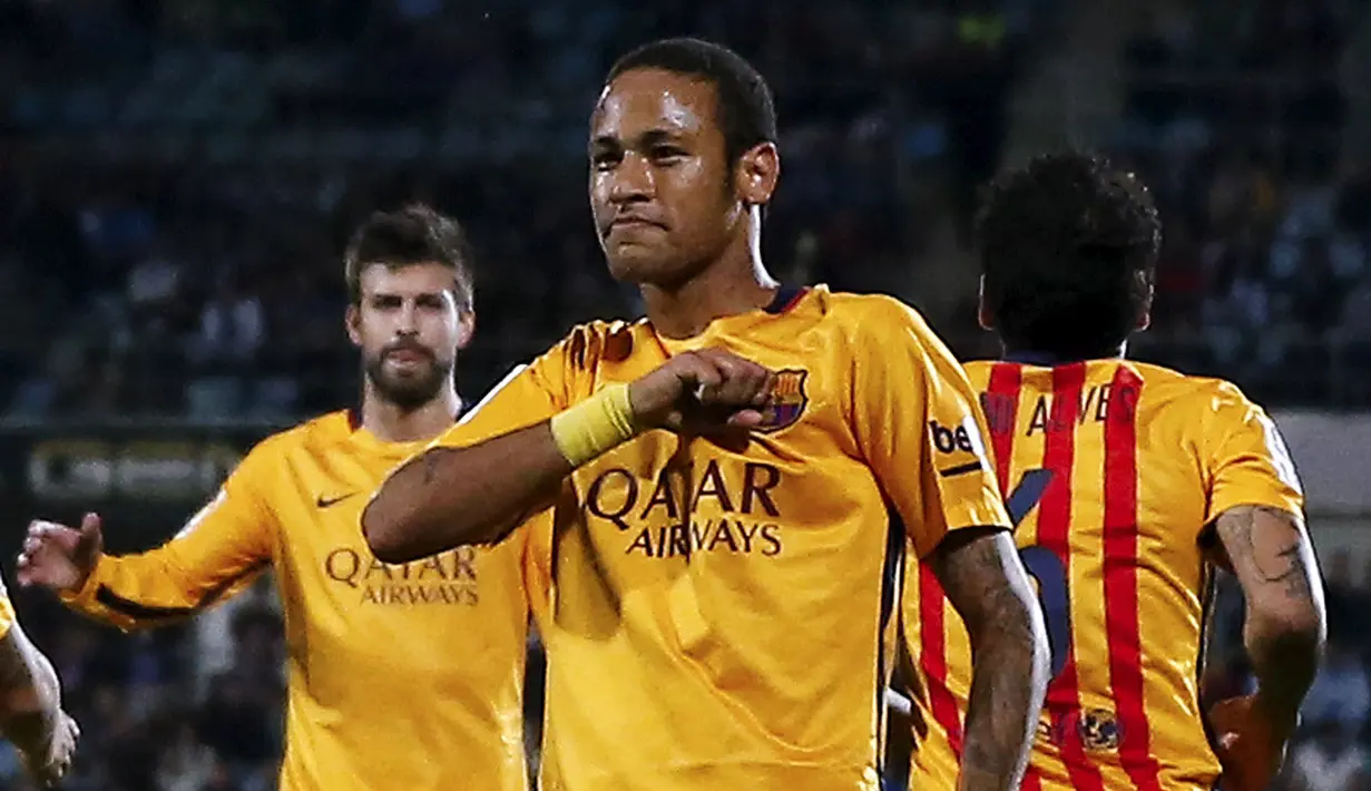 Pemain Barcelona Neymar merayakan golnya ke gawang Getafe dalam lanjutan La Liga Spanyol di Stadion Coliseum Alfonso Perez,  Getafe, Madrid, Sabttu (31/10/2015) Barcelona menang 2-0.  (REUTERS/Andrea Comas)