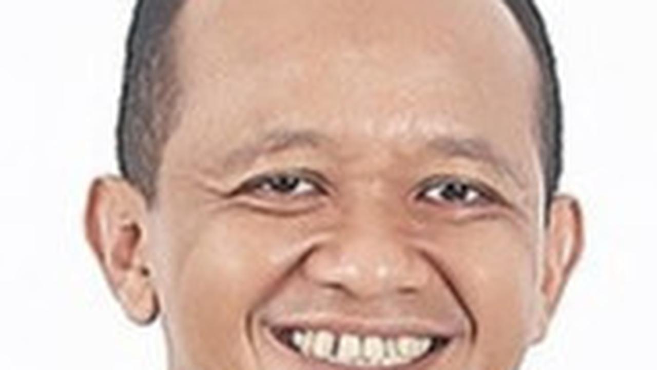 Perjuangan hidup Bahlil tak mudah. Ia lahir dari ayah kuli bangunan dan ibu sebagai tukang cuci. Sejak kecil Bahlil ikut berjualan kue. Ia juga pernah menjadi kondektur hingga sopir angkot.