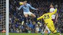 Pemain Manchester City, Erling Haaland mencetak gol ke gawang West Ham pada laga lanjutan Liga Inggris 2024/2025 di Etihad Stadium, Manchester, Inggris, Sabtu (04/01/2025). (AP Photo/Ian Hodgson)