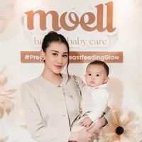 Duo Paling Gemas! Aaliyah Massaid & Baby Arash Debut di Event dengan Outfit Serasi. [@aaliyah,massaid].