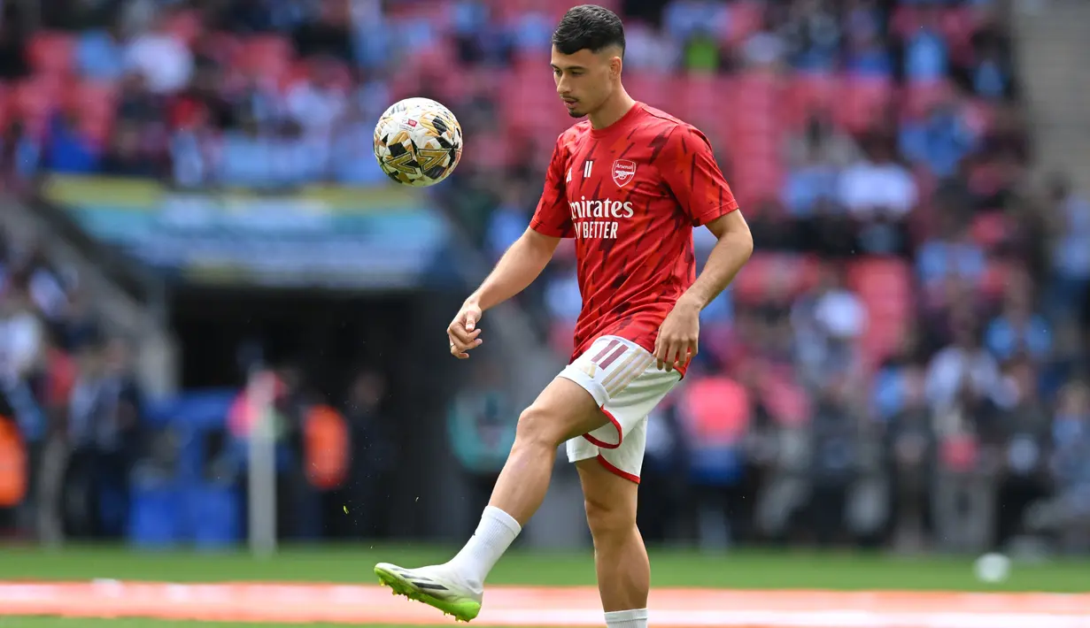 Gabriel Martinelli sudah menjadi pemain kunci Arsenal di bawah asuhan Mikel Arteta. Martinelli memakai nomor punggung 11 di Arsenal sejak musim 2021/2022. Kalau ingin mencoba nomor baru pada musim depan, Martinelli mungkin memakai nomor 10. (Glyn KIRK / AFP)