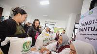 Penyaluran bantuan beras di Kelurahan Cihapit, Kecamatan Bandung Wetan, Kota Bandung, Jumat 18 Juli 2025. (Dok. Pemkot Bandung).