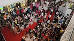 Ratusan gadis-gadis muda di ibu kota mengantri untuk mengikuti ajang Miss Celebrity 2014 yang diselenggarakan SCTV (Liputan6.com/Herman Zakharia)