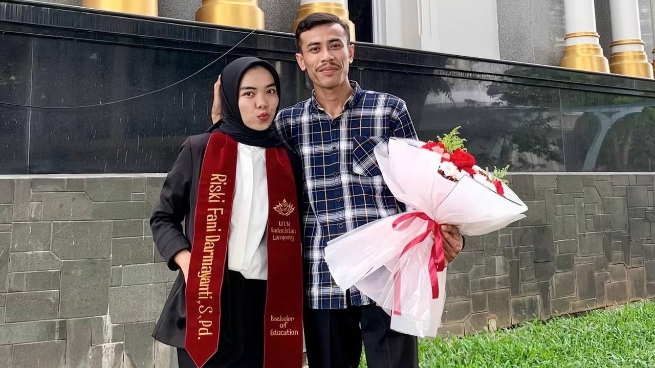 Bagikan Foto Sidang Didampingi Kekasih hingga Lamaran, Pria yang Bagikan Perjalanan Cintanya Ini Curi Perhatian