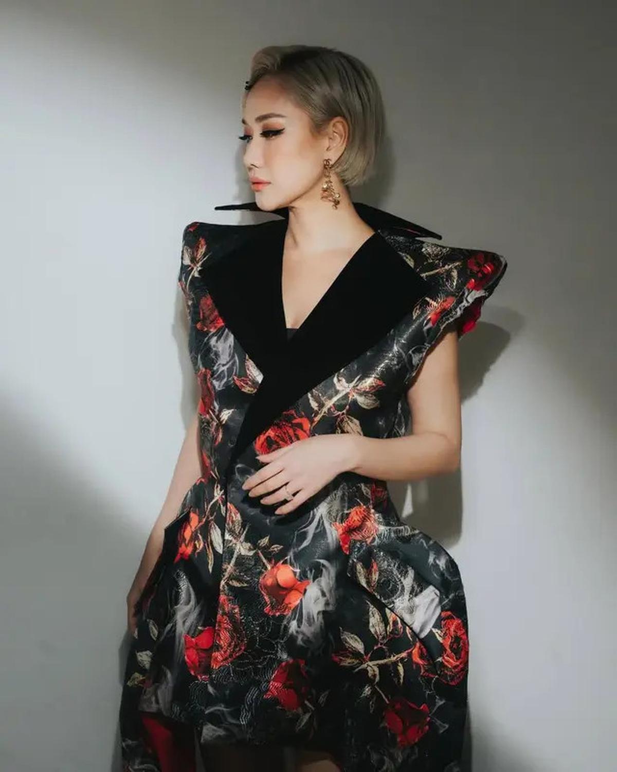 Pesona Dualisme Bunga Citra Lestari Kenakan Floral Dress, dari Tampil Elegan Jadi Estetik Edgy