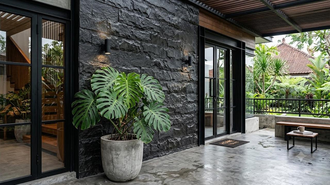 Ide Teras Dinding Batu Tempel dan Monstera