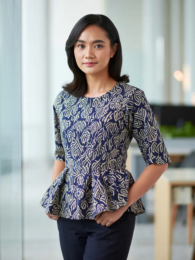 Blouse Batik Wanita Kerja Model Simple Elegan (AI)