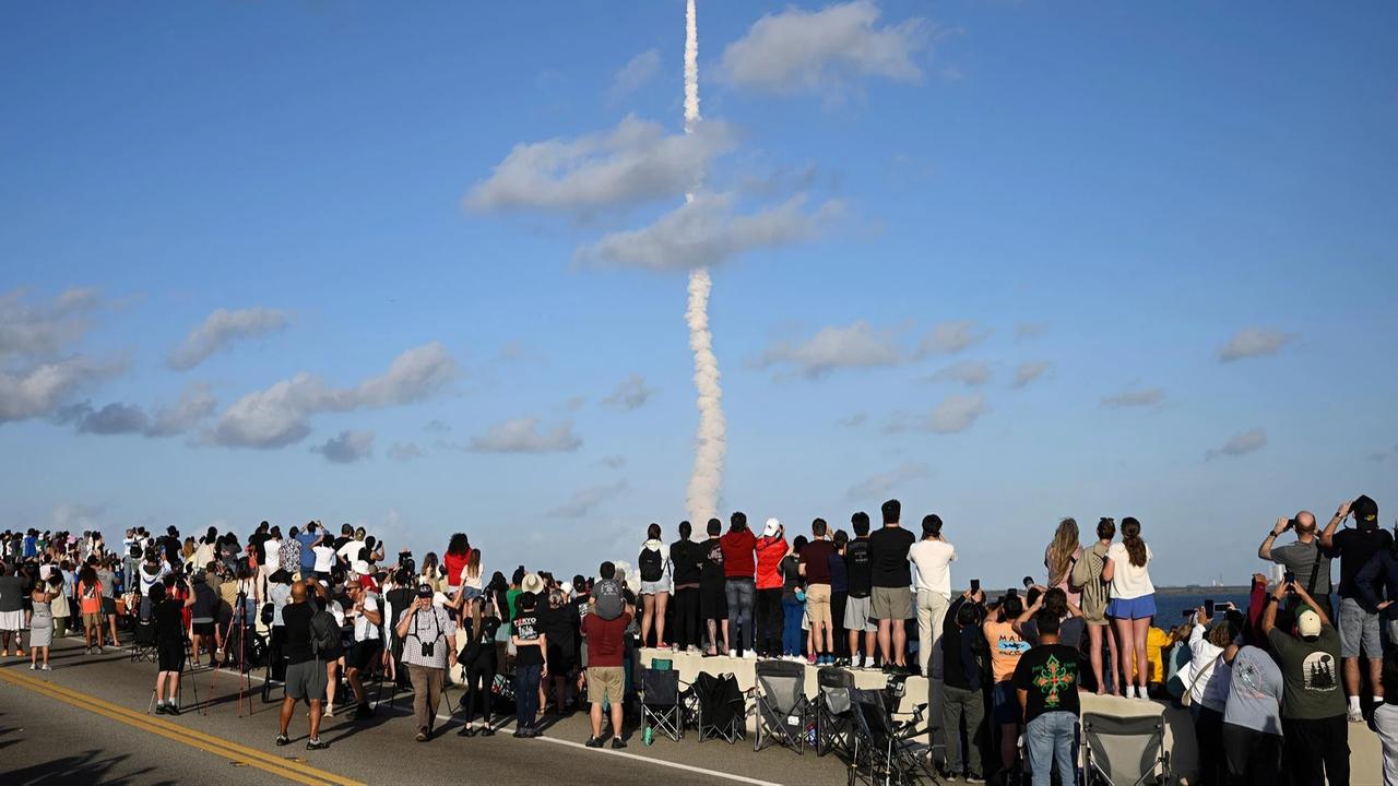 FOTO: Artemis II Bawa Manusia Kembali Mengelilingi Bulan Setelah 50 Tahun