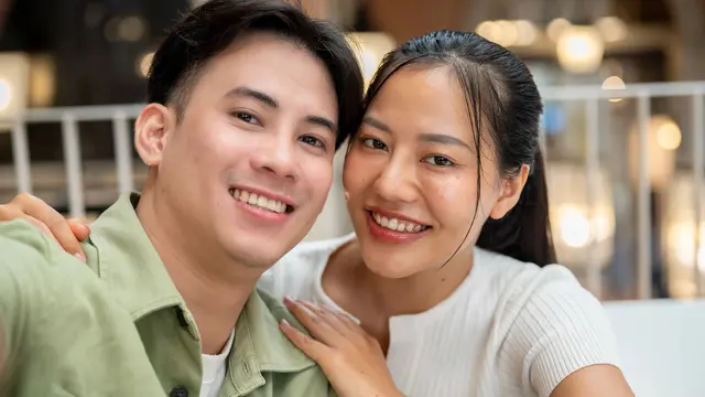 couple oktober tumbuh bersama