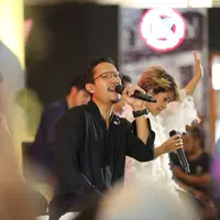 Maliq & D'essentials di acara Vidio.com, Senayan, Jakarta Pusat, Minggu (22/9/2019). (Daniel Kampua/Fimela.com)