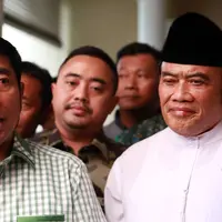 Ia sedikit menyanyikan potongan lagu Ani. Rhoma yang ada disebelahnya tersenyum mendengarnya. (Deki Prayoga/Bintang.com)