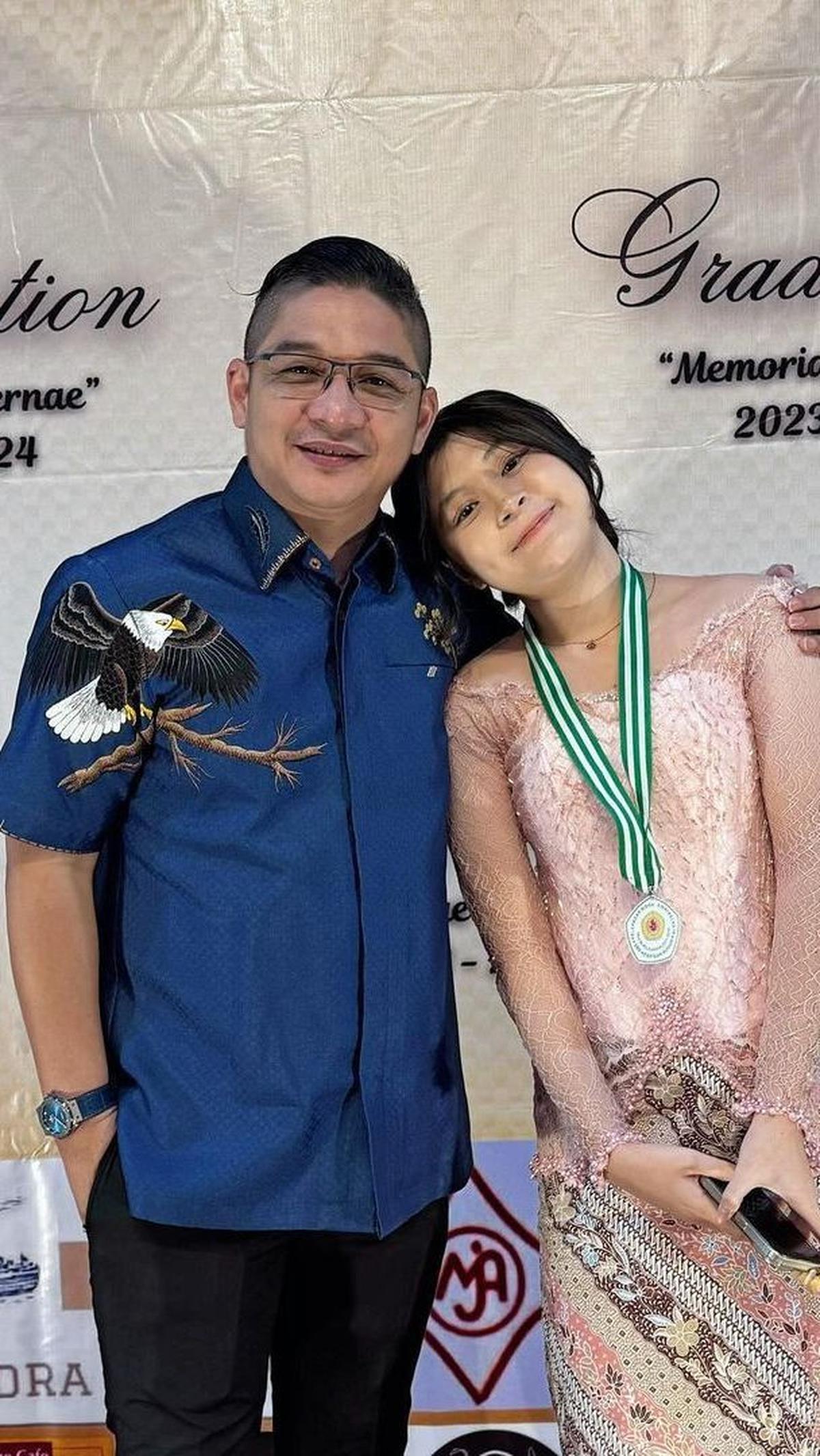 Seperti diketahui, Pasha dan Okie bercerai saat Nasha dalam kandungan sehingga tidak ada foto bersama antara ketiganya.